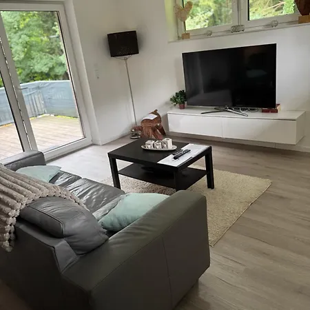 Helle Waldblick Mit Balkon Und Garten アパート