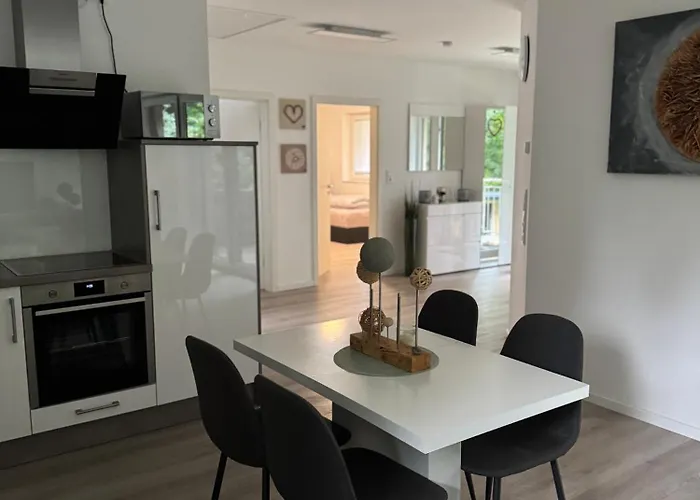 Ferienwohnung: Waldblick شقة Hatten
